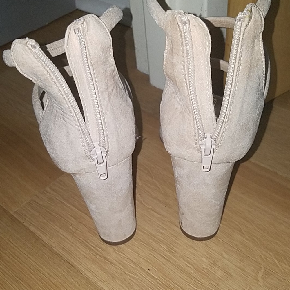 Sandals - Picture 3 of 3